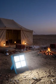 كشاف طوارئ كراون LED (KW-52820) – بقوة 10 واط، شحن شمسي ومقاوم للماء IP66